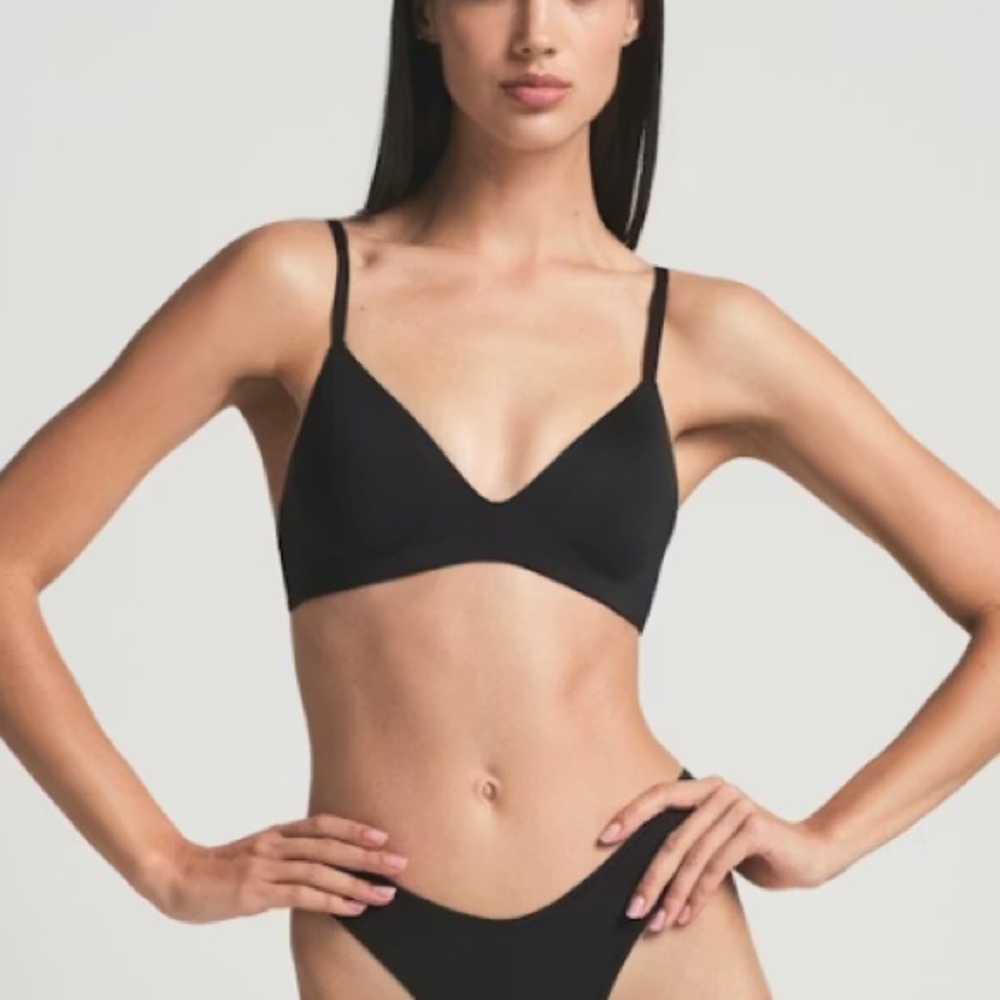 NWT Skims Wireless Form Push Up Plunge Bra